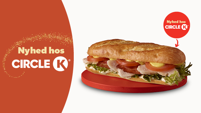 Brioche-style sandwich med kylling, bacon og karrydressing