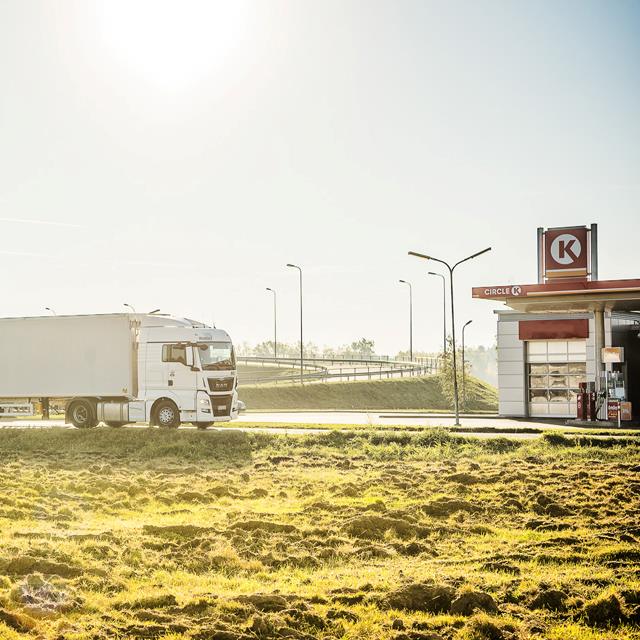 Lastbil på vej til Circle K