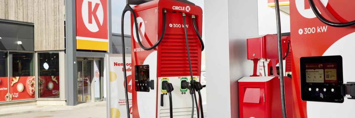 Elbilister får adgang til næsten 5.000 ladepladser i hele Danmark