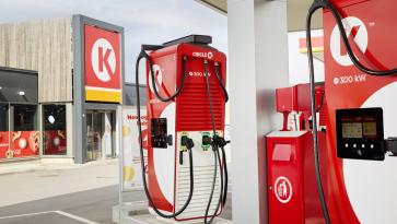 Elbilister får adgang til næsten 5.000 ladepladser i hele Danmark