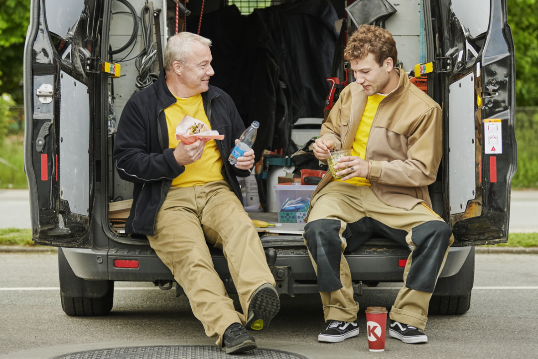 Håndværkere nyder kaffe på Circle K