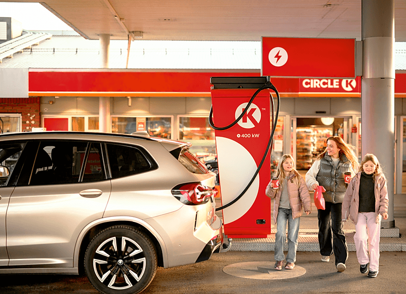 picture of mom and children charging